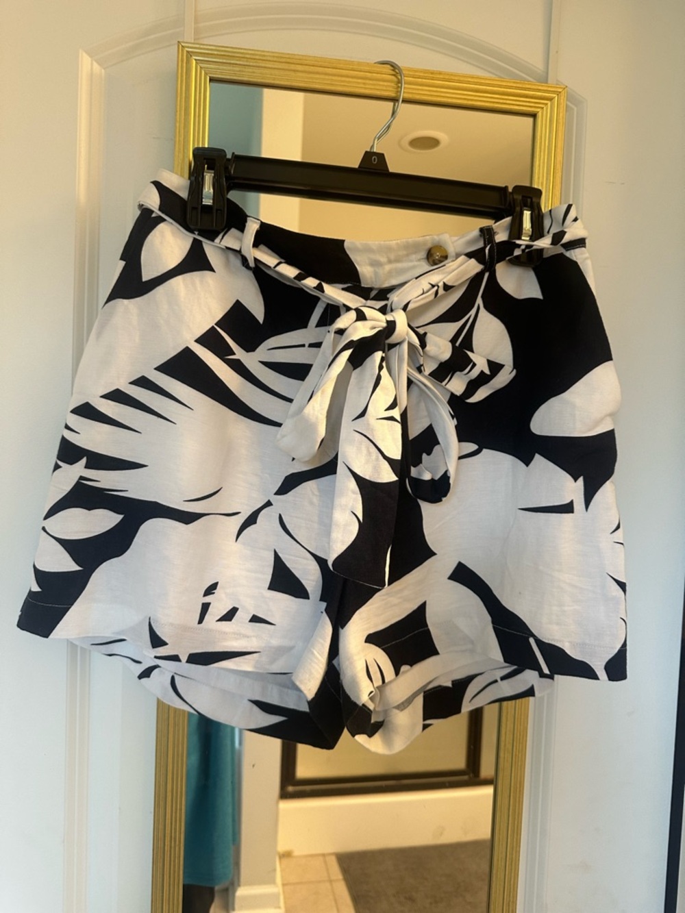 Gibson Latimer Black and White Tropical Linen Blend Shorts with Tie